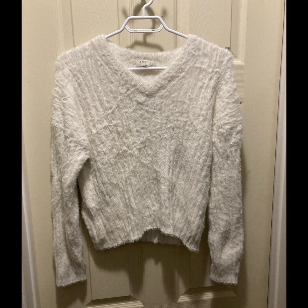 Aritzia babaton super soft white Sweater small